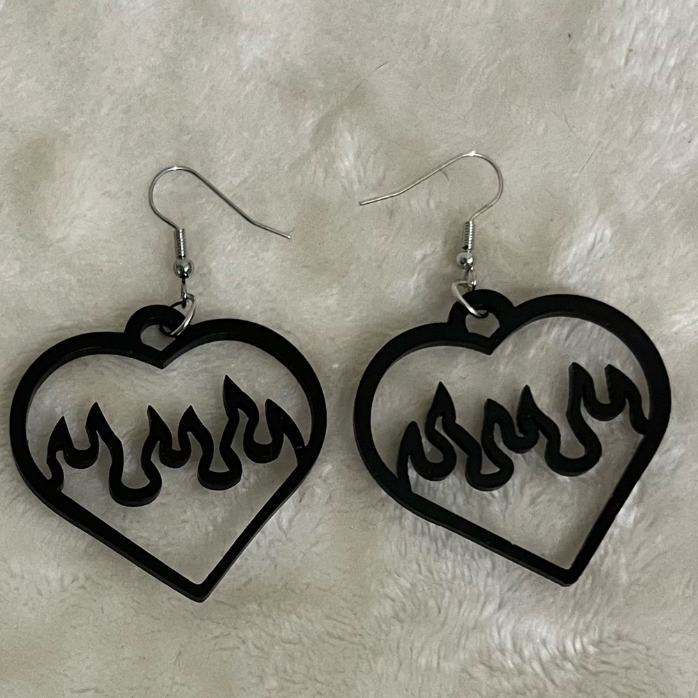 Black Heart Flame Plastic Earrings